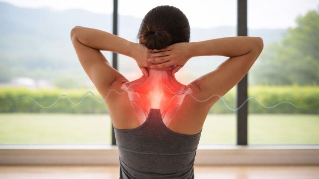 Đau cổ vai gáy thường xuất hiện ở người trẻ