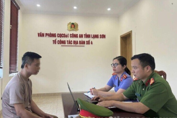 Đi bộ qua đường gây tai nạn, người đàn ông bị khởi tố