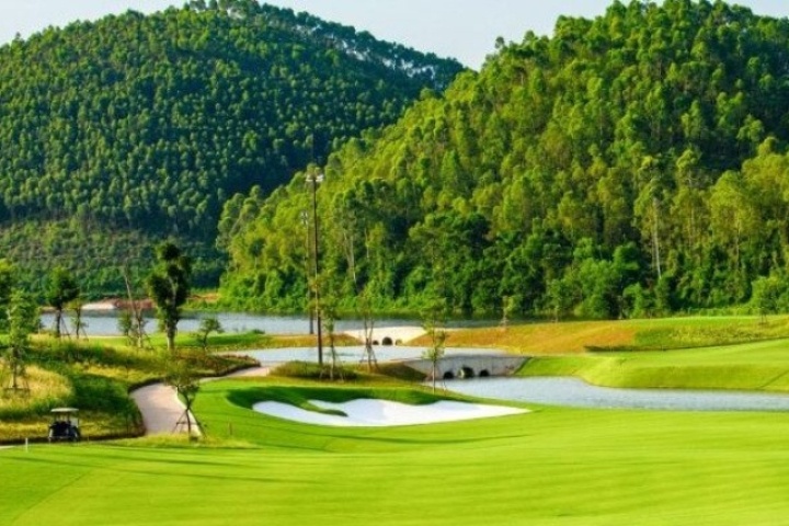Hạ chức trưởng phòng ở Phú Thọ đi đánh golf trong giờ hành chính