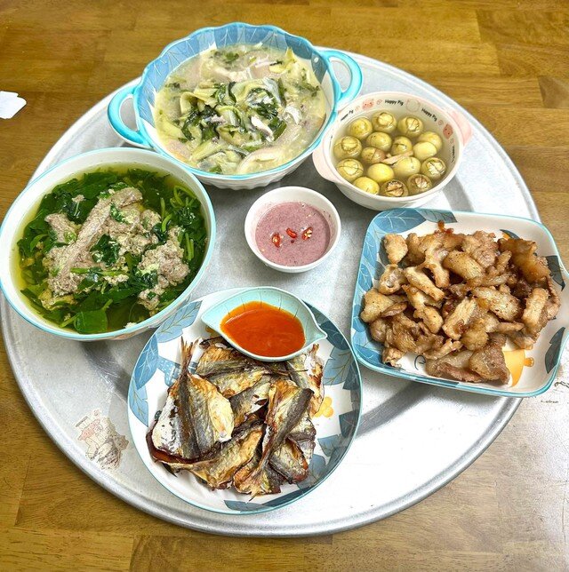 6 mâm cơm gia đình nấu vội sau giờ tan ca khiến cộng đồng thán phục - 5