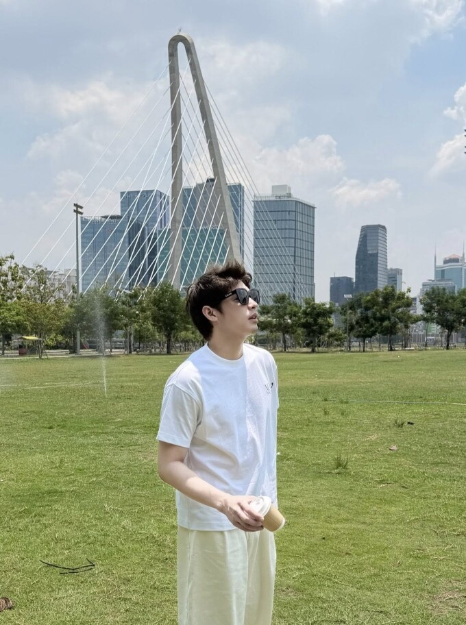 Noo Phước Thịnh tận hưởng cuộc sống đời thường.