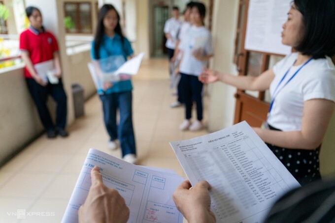 Thí sinh được gọi vào phòng thi lớp 10 ở Hà Nội, tháng 5/2026. Ảnh: Hoàng Giang
