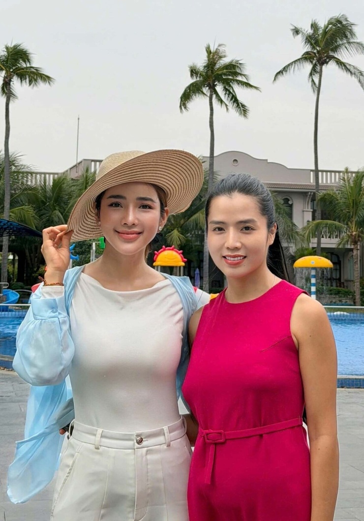 Ảnh sao 10/6: Uyên Linh diện bikini khoe body - 7