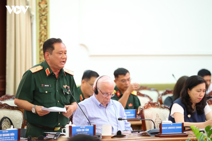 Tỷ Huỳnh)
