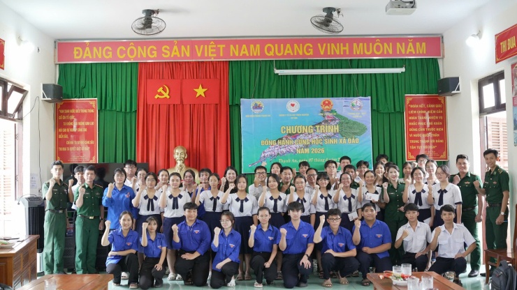 Đồn Biên phòng Thạnh An tổ chức buổi gặp mặt, động viên các thí sinh trước khi bước vào kỳ thi quan trọng.