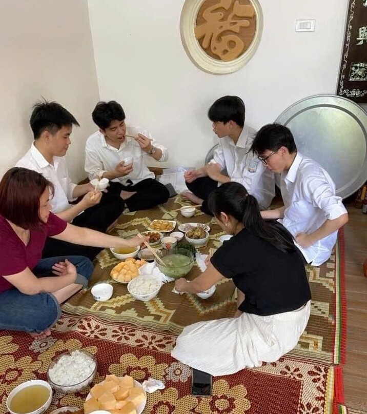 Bữa cơm chị Vân Anh chuẩn bị cho các sĩ tử vào mùa thi năm trước. (Ảnh: NVCC)