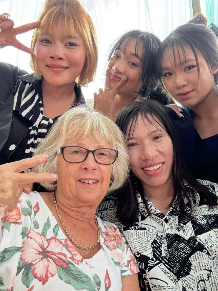 Mẹ chồng Oanh trong lần ghé thăm nhà thông gia 