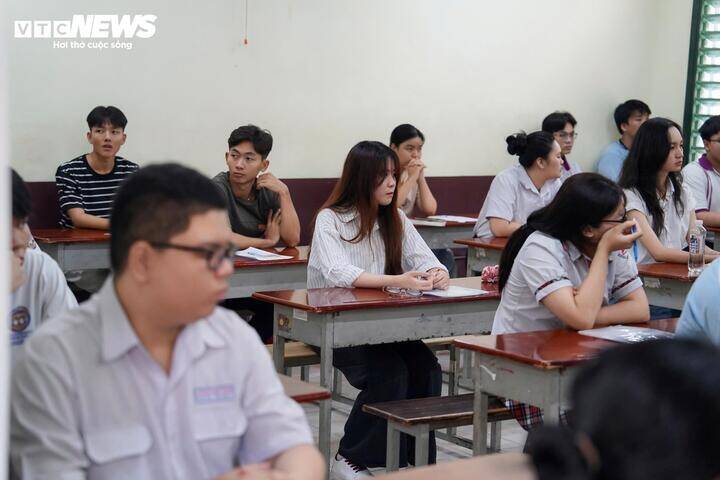 Năm nay, TP.HCM có 142.899 thí sinh đăng ký dự thi, trong đó gồm 134.921 thí sinh đang học lớp 12, 7.978 thí sinh tự do.
