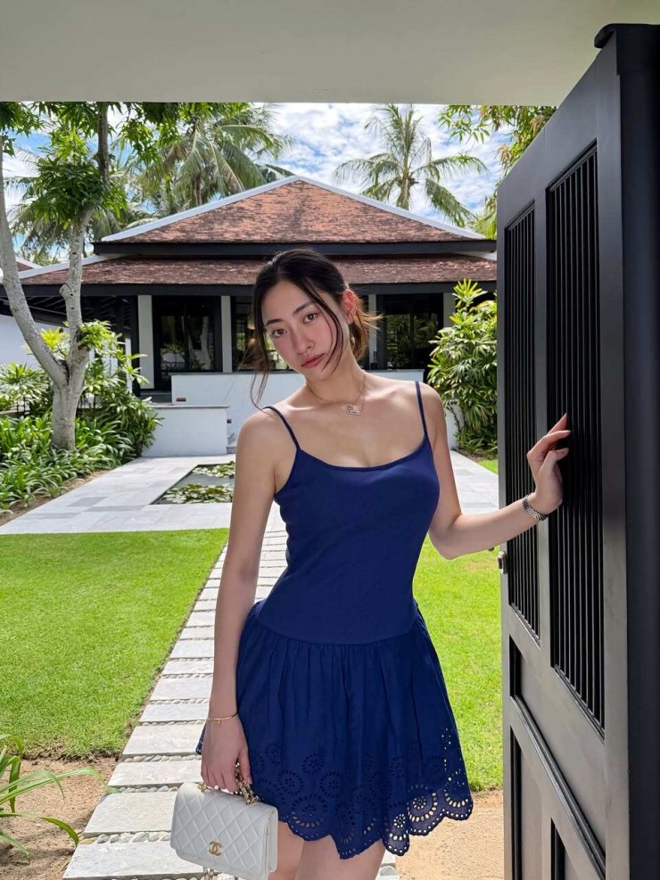 Mới đây, Lương Thùy Linh đã thu hút sự quan tâm của đông đảo người hâm mộ khi chia sẻ loạt ảnh mới trong chuyến du lịch, nghỉ dưỡng tại Hội An. Kèm theo những khoảnh khắc được đăng tải trên trang cá nhân, Lương Thùy Linh viết ngắn gọn: “Mùa hè em yêu”.