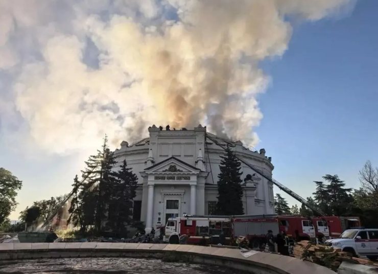 Ukraine dồn dập tấn công quy mô lớn suốt đêm, Nga báo động trên nhiều vùng lãnh thổ - 1