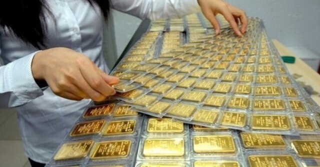 Vì sao giá vàng miếng SJC, vàng nhẫn lao dốc?