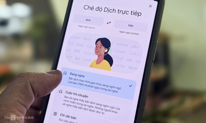 Giao diện ứng dụng Google Translate ngày 10/6, với tính năng Dịch trực tiếp. Ảnh: Lưu Quý