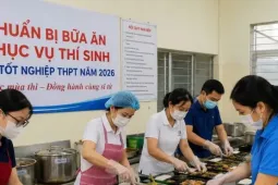 Thầy cô Hà Nội nấu cơm miễn phí cho thí sinh thi tốt nghiệp THPT