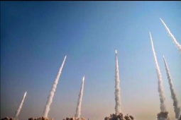 Mỹ tấn công Iran trả đũa vụ trực thăng Apache, Tehran lập tức đáp trả