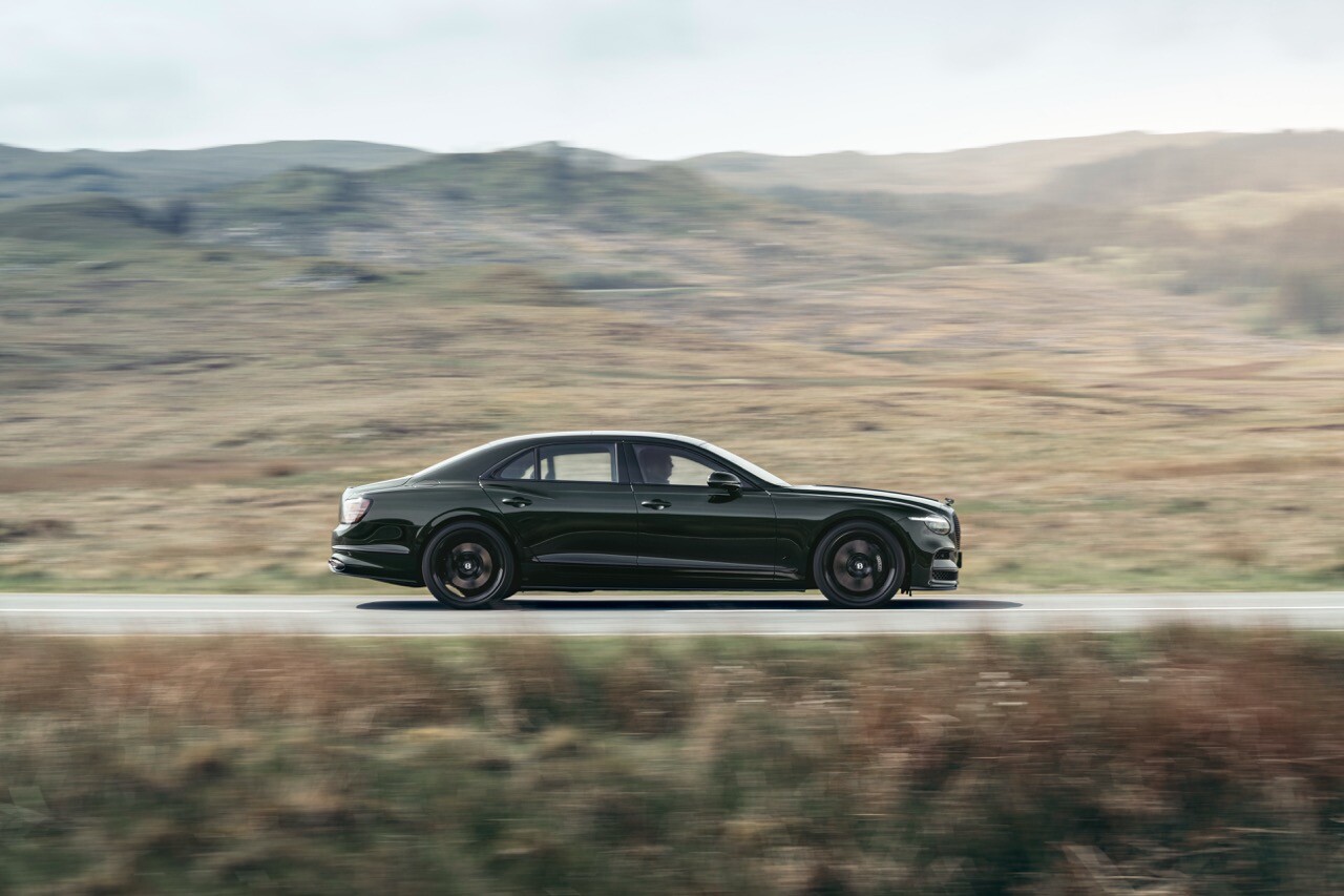 Bentley trình làng mẫu xe Flying Spur mới mang diện mạo huyền thoại - 2