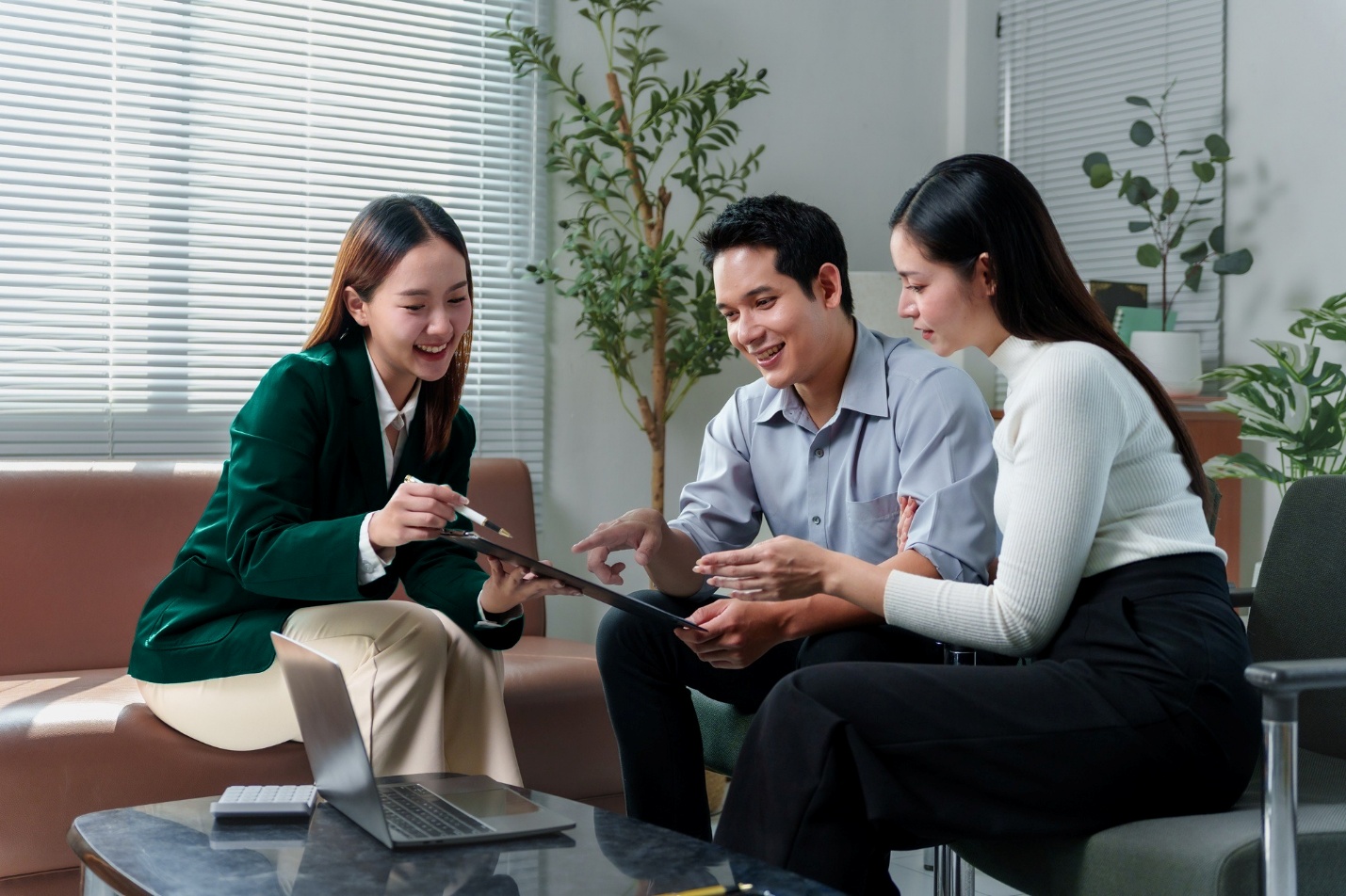 Khách hàng ngày càng quan tâm đến việc hoạch định tài chính dài hạn, quản lý tài sản và chuẩn bị cho những mục tiêu quan trọng trong tương lai. Ảnh: Shutterstock