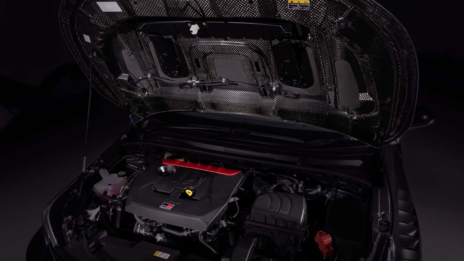 Khối động cơ xăng I3, dung tích 1.6L tăng áp trên GRMN Corolla cho công suất hơn 300 mã lực.