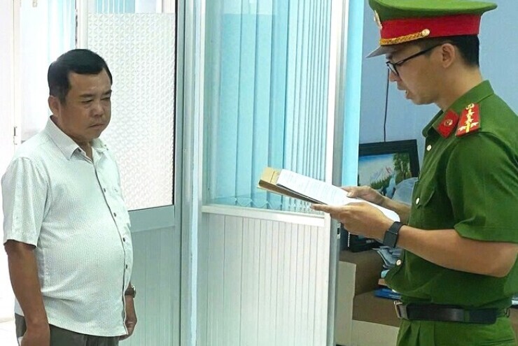 Khởi tố một cựu hiệu trưởng cùng 2 thuộc cấp
