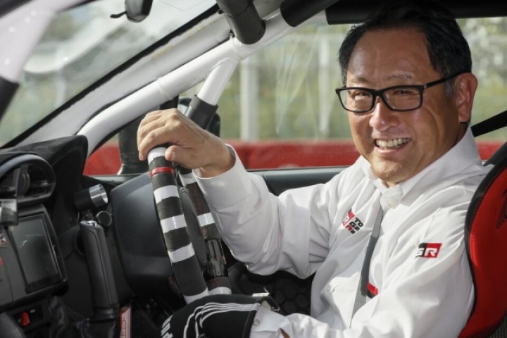 Chủ tịch Toyota: 'Tôi cô đơn khi bảo vệ xe xăng'