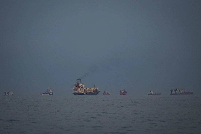 Iran tuyên bố đóng Hormuz, đẩy lùi tiêm kích F-16 của Mỹ - 1