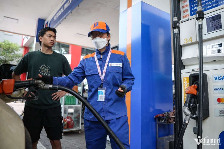 Giá xăng dầu được điều chỉnh giảm. Ảnh: Thạch Thảo