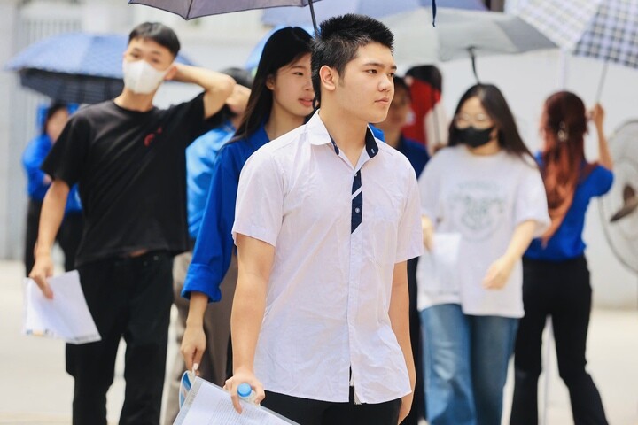 Nhiều giáo viên đánh giá, đề Toán năm nay "dễ thở" hơn năm 2025. (Ảnh minh họa)