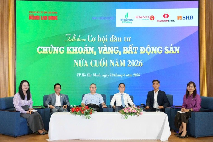Các chuyên gia chia sẻ tại talkshow của Báo Người Lao Động. Ảnh: Quang Liêm
