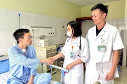 Gần 4 giờ giành giật sự sống cho trung tá công an bị đâm trọng thương