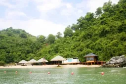 Bãi biển ở Việt Nam tên rất lạ, ít người biết, vào top đẹp nhất thế giới