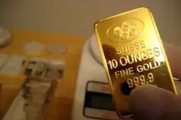 Chuyên gia lý giải ra sao về đợt giảm không phanh của giá vàng?
