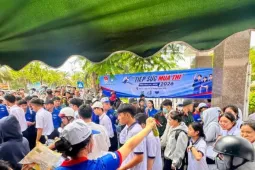 Giáo dục - Thí sinh ở Gia Lai xin đi vệ sinh rồi giấu điện thoại vào túi quần
