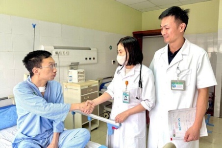 Gần 4 giờ giành giật sự sống cho trung tá công an bị đâm trọng thương