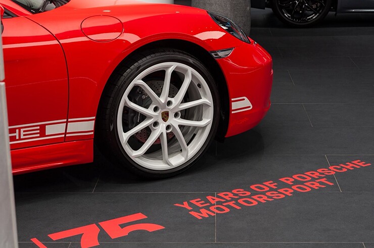Siêu mẫu Thanh Hằng chi hơn 5 tỷ tậu Porsche 718 Boxster mừng sinh nhật sớm - 6