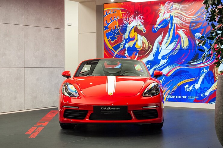 Siêu mẫu Thanh Hằng chi hơn 5 tỷ tậu Porsche 718 Boxster mừng sinh nhật sớm - 7