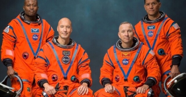 NASA công bố phi hành đoàn Artemis III, chuẩn bị cho sứ mệnh Mặt Trăng năm 2027