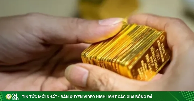 Lỗ gần 60 triệu đồng/lượng từ đỉnh, người cầm vàng "đứng ngồi không yên"