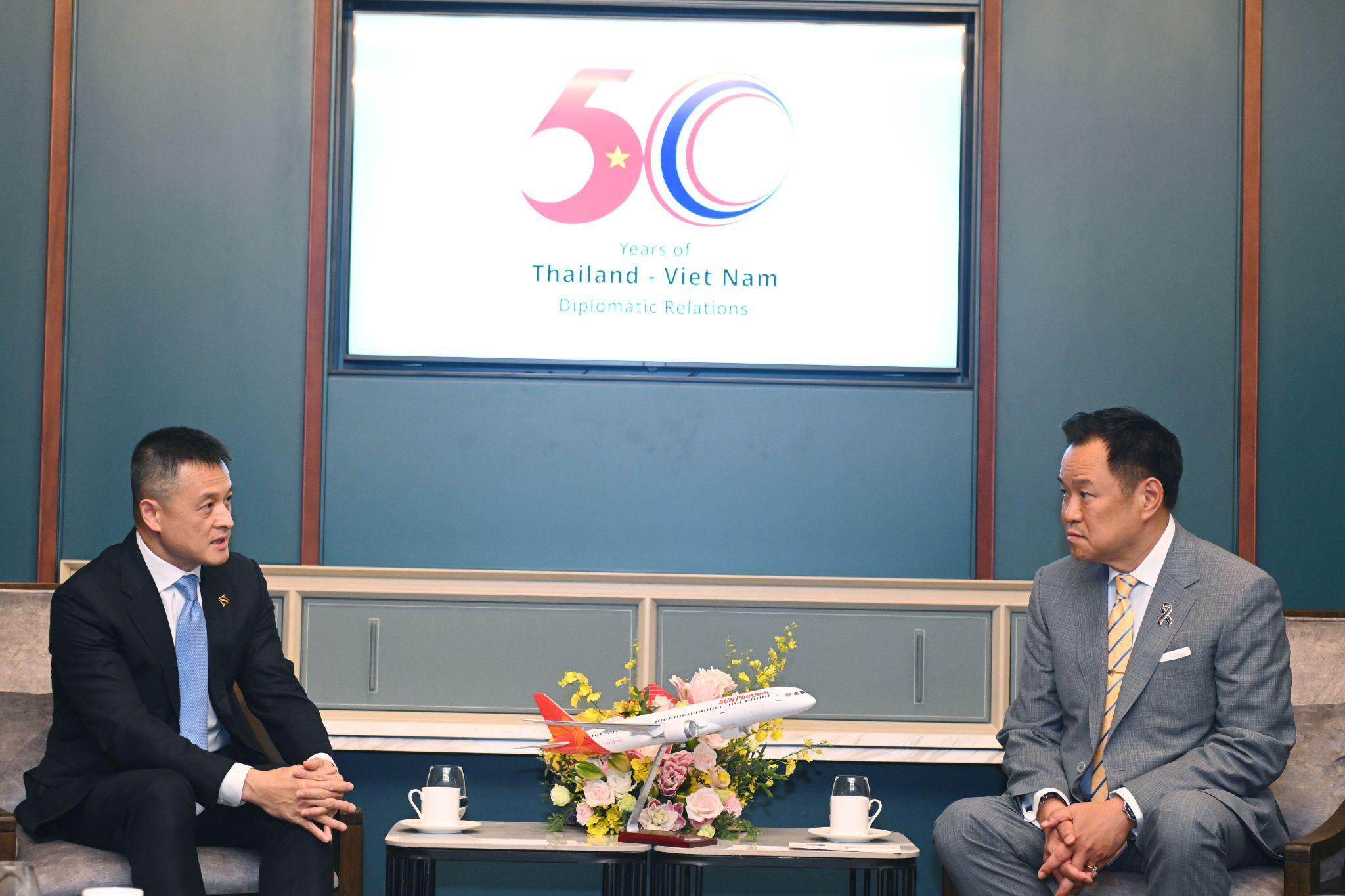 Thủ tướng Thái Lan Anutin Charnvirakul tại buổi gặp gỡ với lãnh đạo Tập đoàn Sun Group