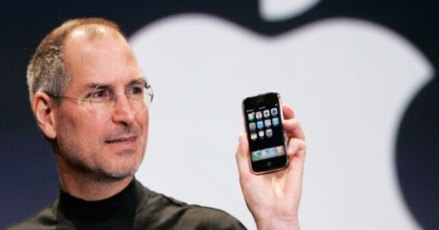 Steve Jobs là ai mà vào đề thi Ngữ văn THPT 2026 gây sốt