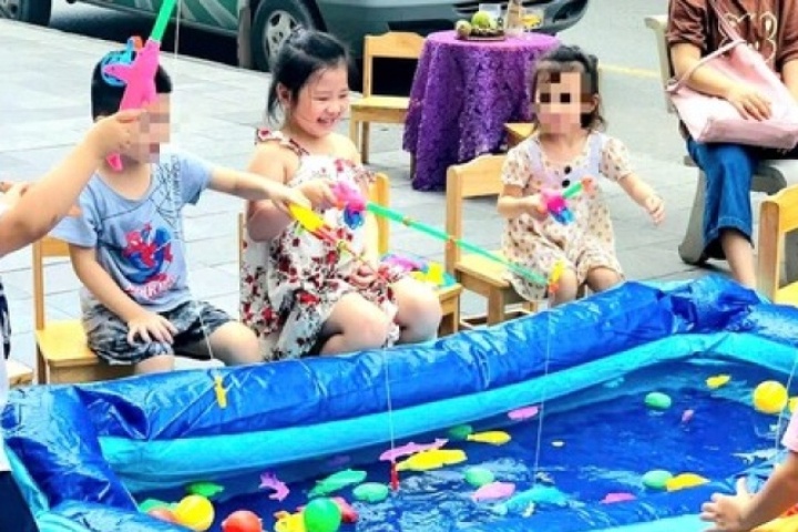Áo phao, bể bơi di động thành mặt hàng 'hot' trong dịp hè