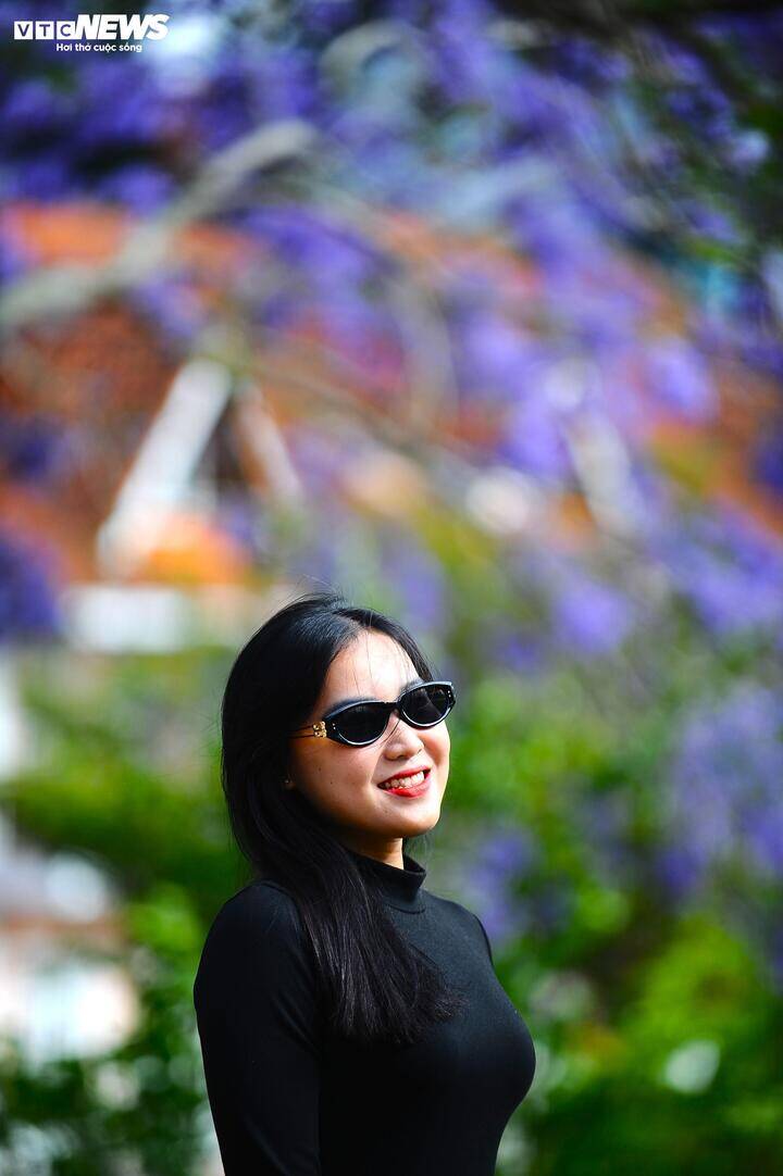 Chị Nguyễn Thị Mộng Tuyền, du khách đến từ TP.HCM cho biết: "Tôi rất thích mỗi khi đặt chân đến Đà Lạt. Ở đây mát mẻ, dễ chịu. Thật sự đã lên đến đây là không muốn về".