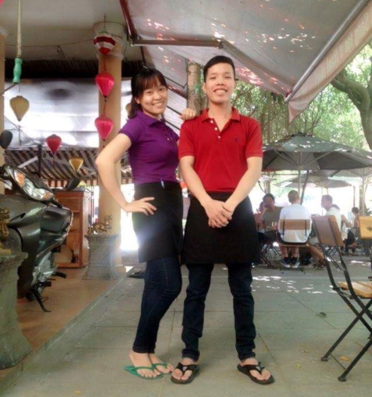 Anh bắt đầu bằng những công việc như giữ xe, phục vụ trong quán cà phê... để có thu nhập