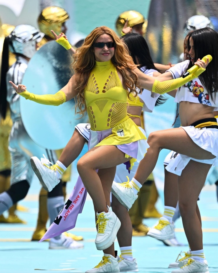 Màn biểu diễn 'thắp lửa' SVĐ Azteca của Shakira và Burna Boy. Video: FIFA World Cup