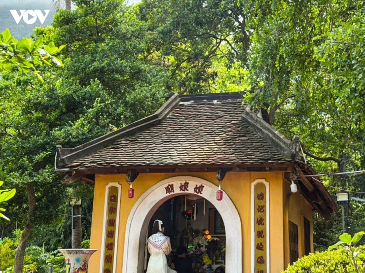 Với vẻ đẹp mộc mạc, lịch sử gắn bó cùng cư dân địa phương và nét văn hóa tín ngưỡng văn minh, miếu Ngũ Hành đang trở thành một điểm đến đặc biệt, góp phần làm phong phú thêm bản sắc tâm linh của Côn Đảo hôm nay.