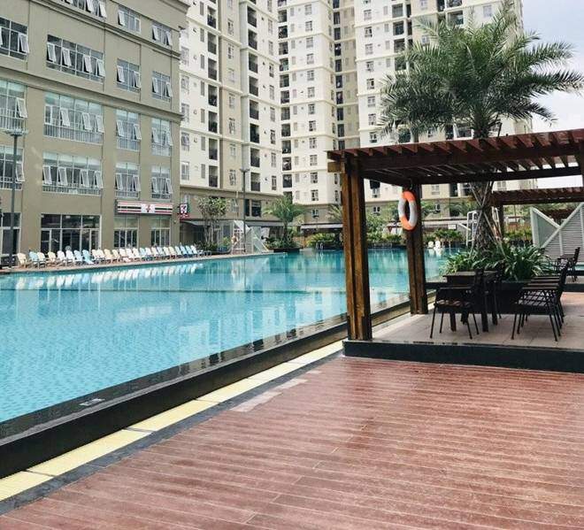 Khi Ánh Viên đi vào lịch sử bơi lội Đông Nam Á, giành đến 8 huy chương vàng cá nhân và 8 lần phá kỷ lục SEA Games chỉ trong một kỳ đại hội vào năm 2015, cô đã được một vị đại gia tặng một căn hộ 70m2 ở Quận 9, TP.HCM. Khi đó, căn hộ đang trong quá trình thi công và năm 2017 cô chính thức được bàn giao. Cơ ngơi này nằm trên tầng 8, đối diện hồ bơi rộng 1.150 m2 có tên gọi Ánh Viên.