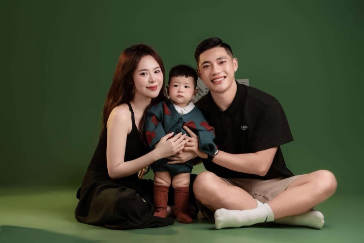 Lâm Ti Phông và bà xã Đỗ Thị Trà My tổ chức đám cưới hồi tháng 12/2022. Cặp đôi đã có với nhau 1 cậu con trai. Ảnh: Thép xanh Nam Định.