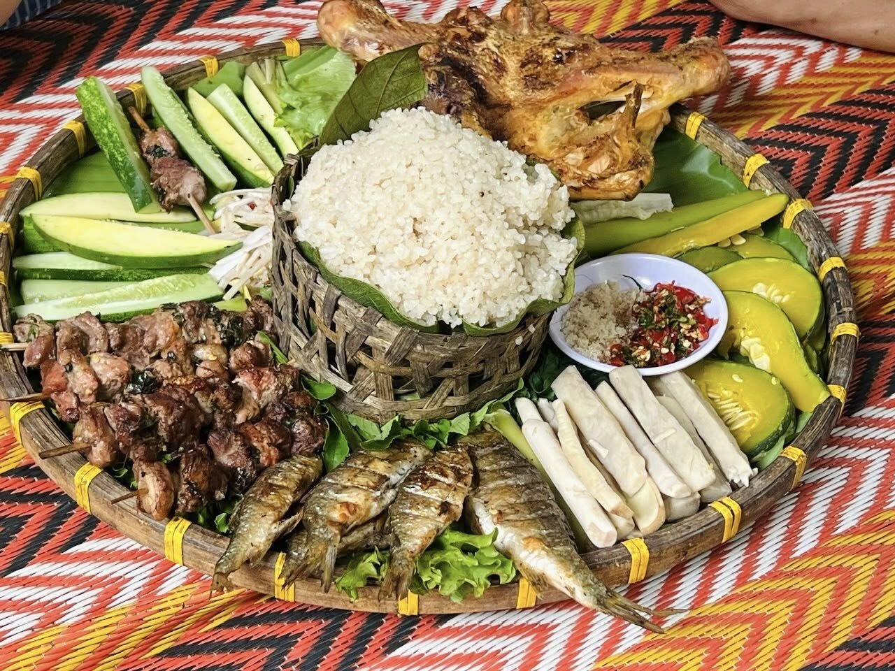 Chi phí vui chơi, ăn uống trong ngày tại thác Tà Puồng của gia đình chị Kim Anh hết khoảng 1,5 triệu đồng (không bao gồm phí di chuyển)