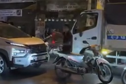 Người đàn ông gây hỗn loạn 1 tuyến đường ở TPHCM do "buồn chuyện gia đình"