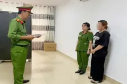 Người mẹ trẻ bị bắt vì đánh con dẫn đến tử vong