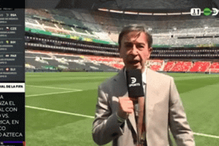 Phóng viên World Cup bỏ ngang bản tin trực tiếp để xin chụp ảnh cùng Shakira