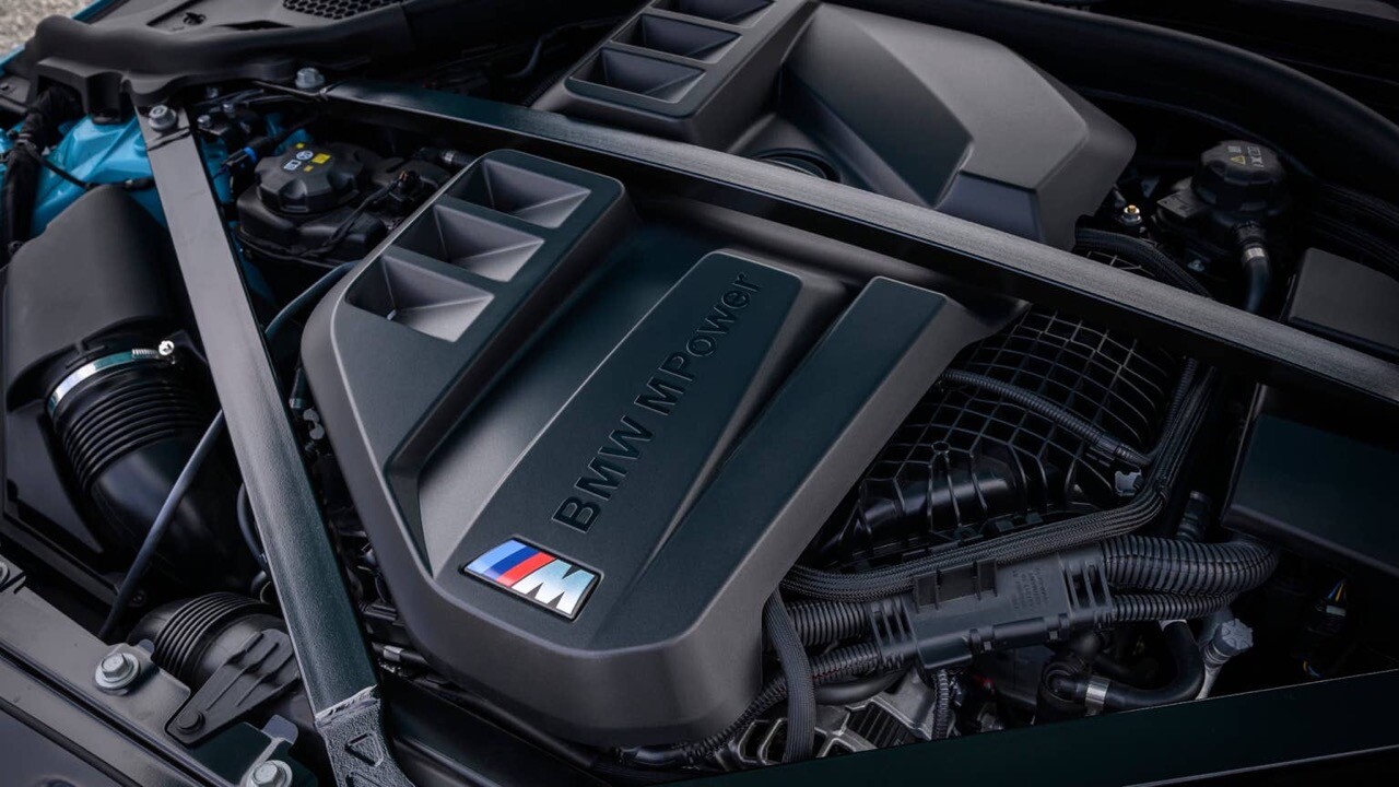BMW M2 với hệ dẫn động M xDrive nên không có logo Competition.